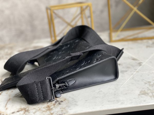 Louis Vuitton Two-Piece Men's Alpha Wearable Wallet - Image 3