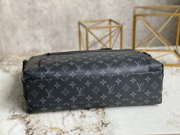 Louis Vuitton Men's ODYSSEY Medium Messenger Bag - Image 4