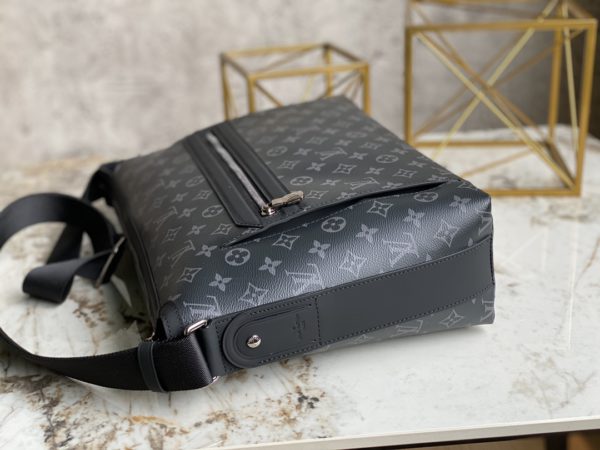 Louis Vuitton Men's ODYSSEY Medium Messenger Bag - Image 5