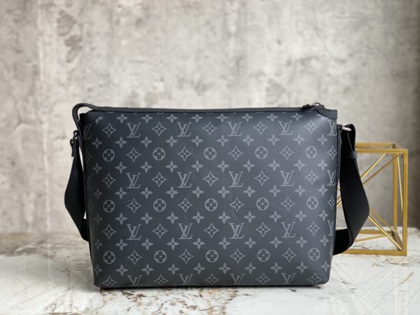 Louis Vuitton Men's ODYSSEY Medium Messenger Bag - Image 3