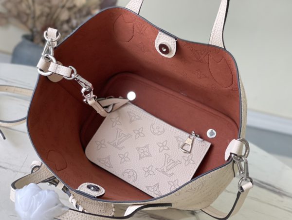 Louis Vuitton White Blossom Small Handbag - Image 6