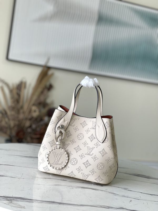 Louis Vuitton White Blossom Small Handbag - Image 8