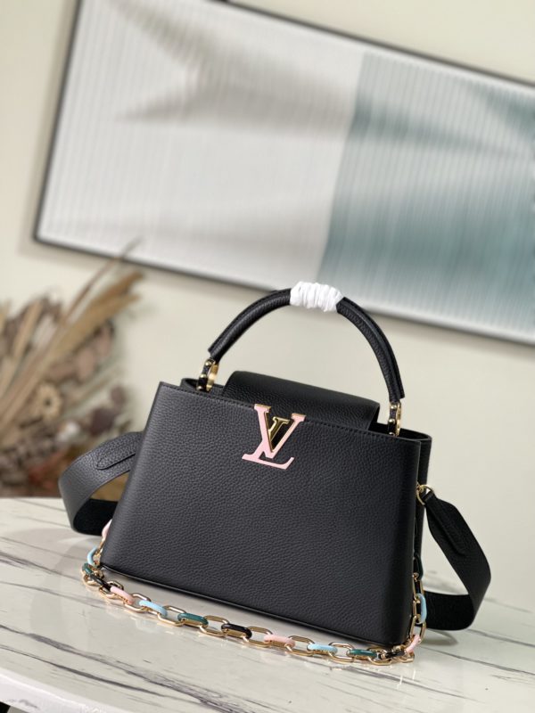 Louis Vuitton Capucines Medium Handbag - Black