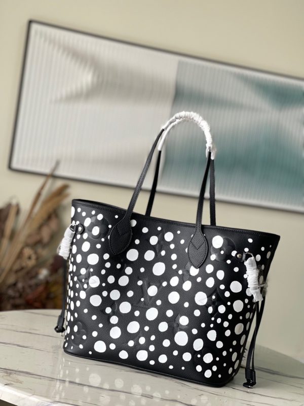 Louis Vuitton White Polka Dot Neverfull Medium Handbag - Image 4