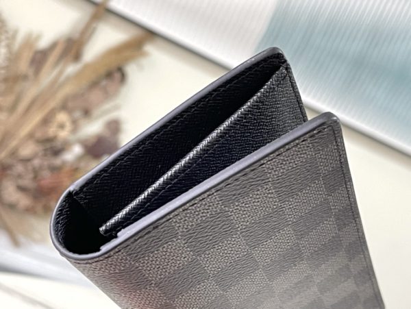 Louis Vuitton Brazza Wallet - Image 4