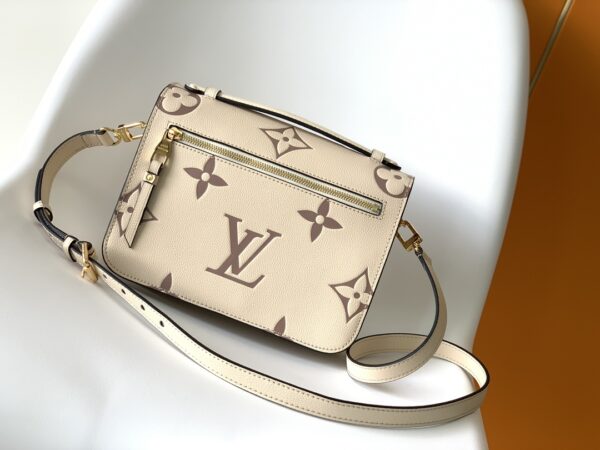 Louis Vuitton Pochette Metis Handbag - Image 4