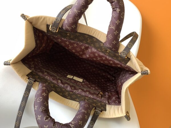 Louis Vuitton OnTheGO Large Handbag - Apricot - Image 2