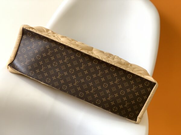 Louis Vuitton OnTheGO Large Handbag - Apricot - Image 3