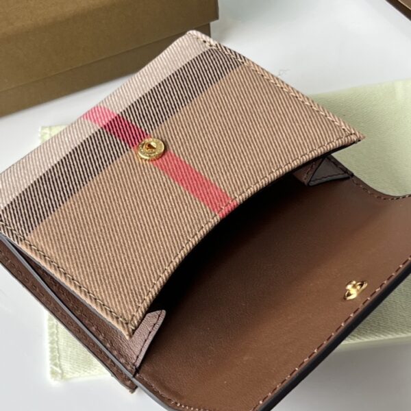 Burberry House Check Pattern Short Wallet - Brown - Image 4