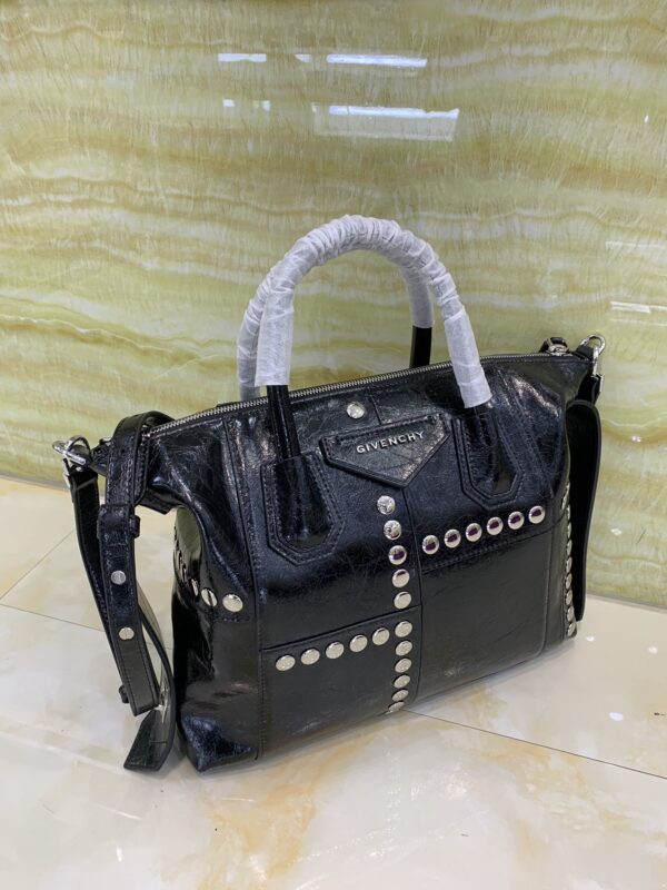 Givenchy Hua Dan Antigona Handbag - Black - Image 2