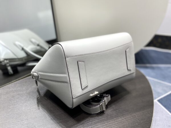 Givenchy Classic Antigona Motorcycle Large Bag - White - Image 3